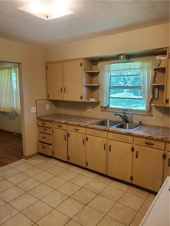 304 Swan St, Lacygne, KS 66040
