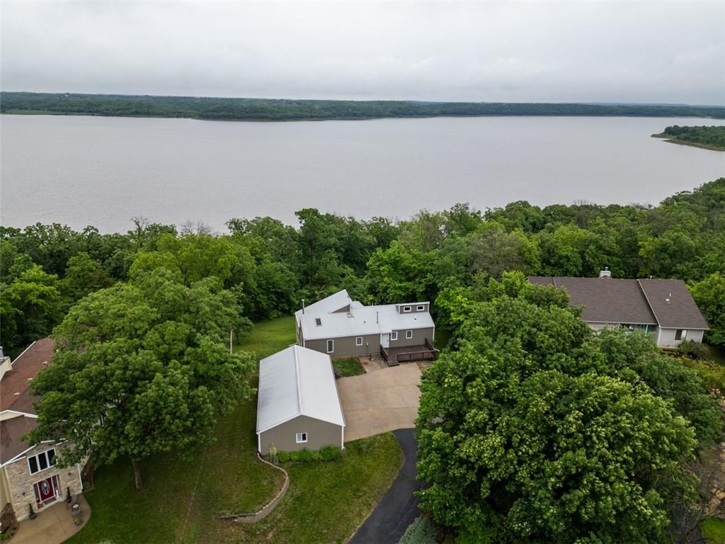8231 Mike O Vince Rd, Ozawkie, KS 66070