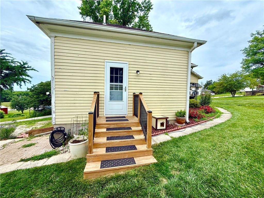 226 Mckenzie St, Barnard, MO 64423