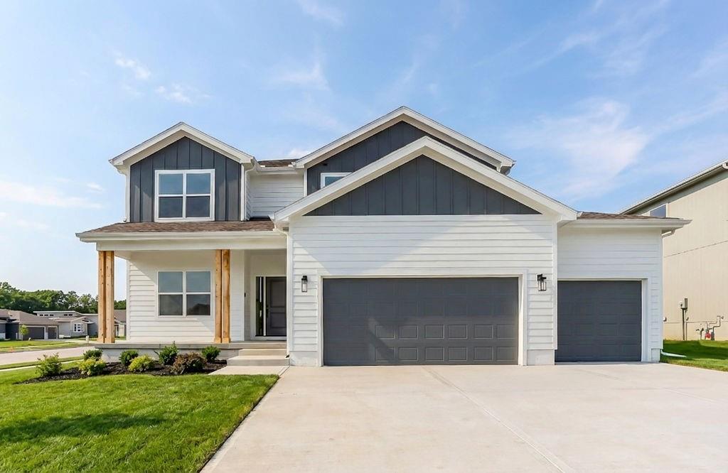 16778 S Twilight Ln, Olathe, KS 66062