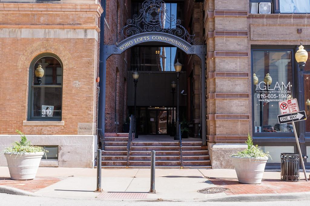 308 W 8th St #409, Kansas City, MO 64105