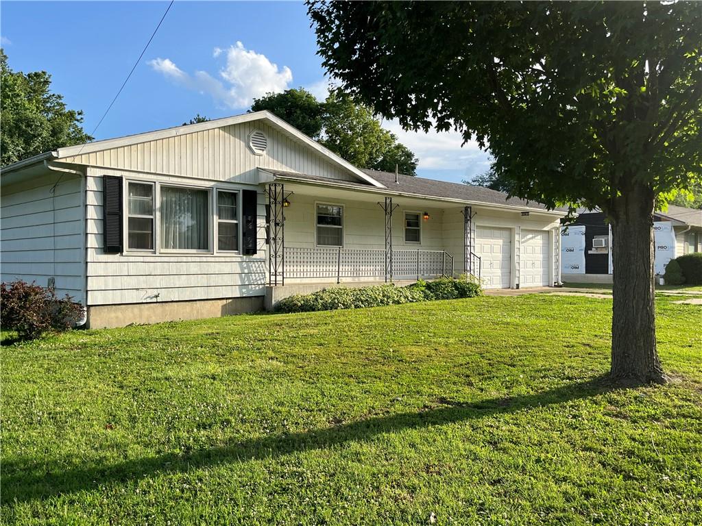 108 W Bridge St, Perry, KS 66073