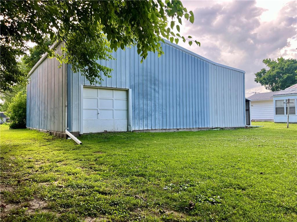 108 W Bridge St, Perry, KS 66073