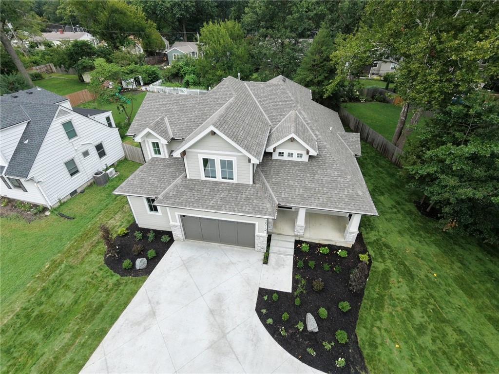 2512 Somerset Dr, Prairie Village, KS 66208