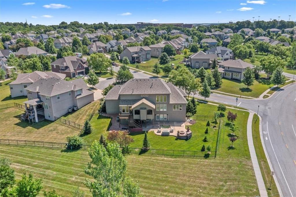 16220 Grant St, Overland Park, KS 66085