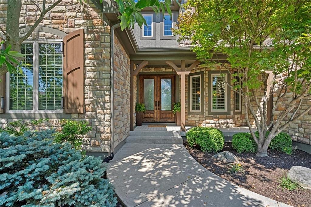 16220 Grant St, Overland Park, KS 66085