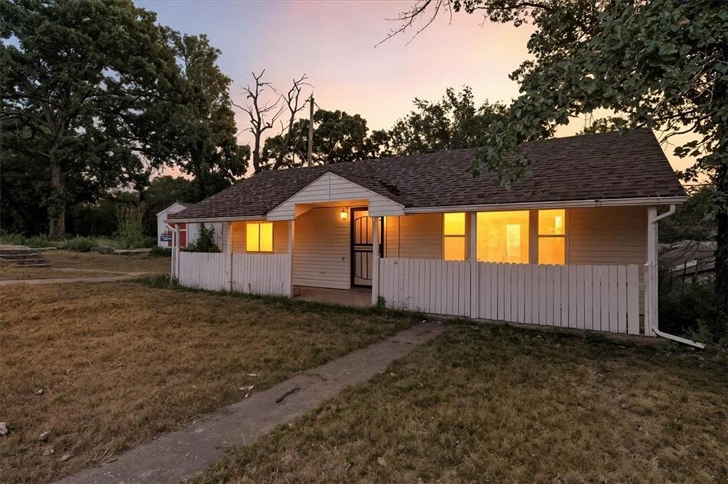 31260 Highline Dr, Warsaw, MO 65355