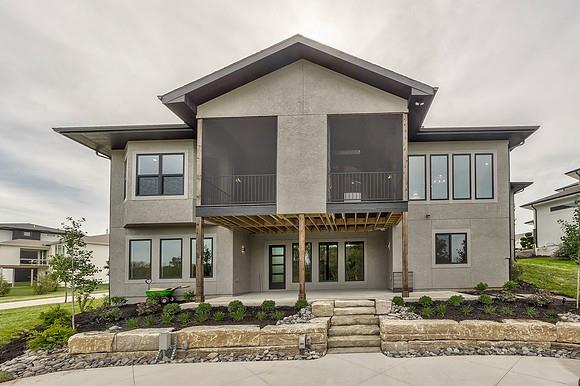 9718 W 176th Ter, Overland Park, KS 66221