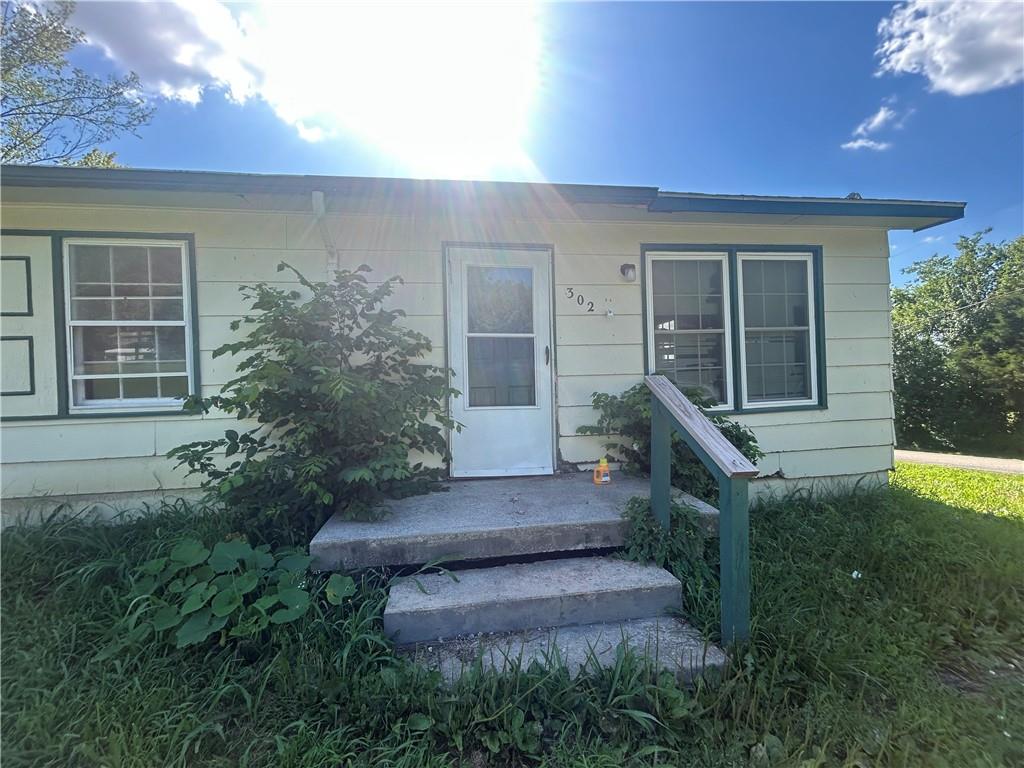 302 Montgomery Ct, Mound City, KS 66056