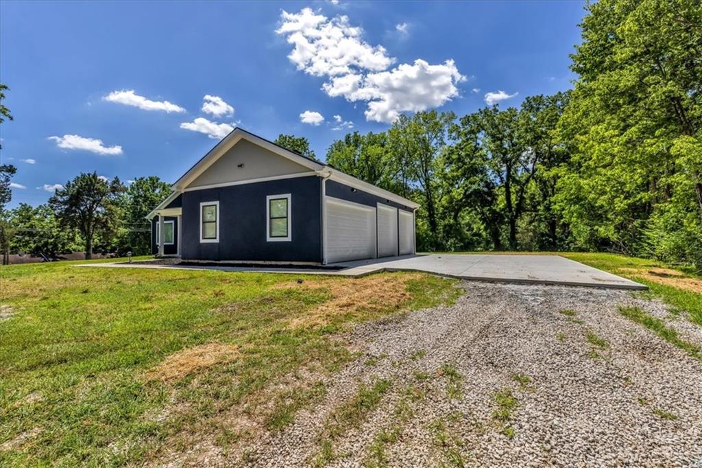 7844 James A Reed Rd, Kansas City, MO 64138