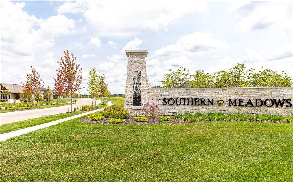 18608 Mohawk Ln, Overland Park, KS 66085