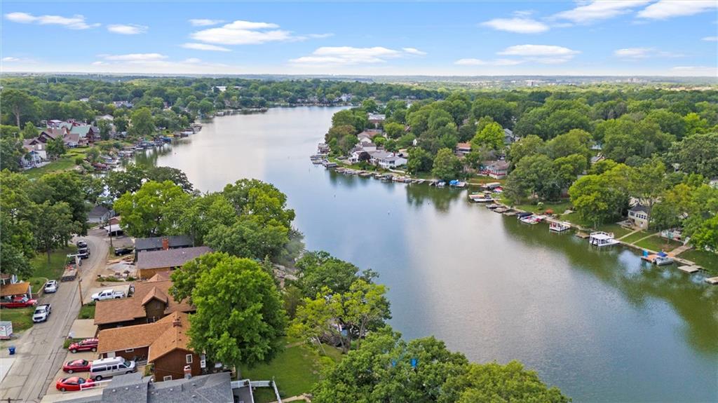 70 Beach Dr, Lake Tapawingo, MO 64015