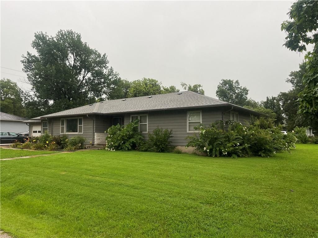 219 S 12th St, Humboldt, KS 66748