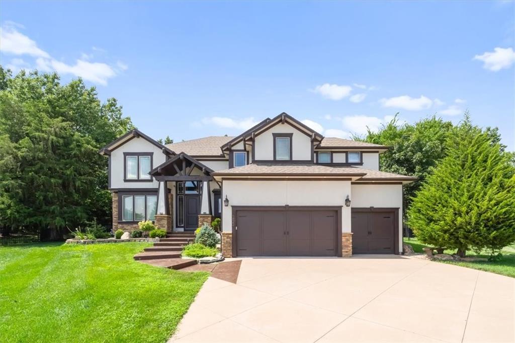 6822 Woodstock Ct, Shawnee, KS 66218