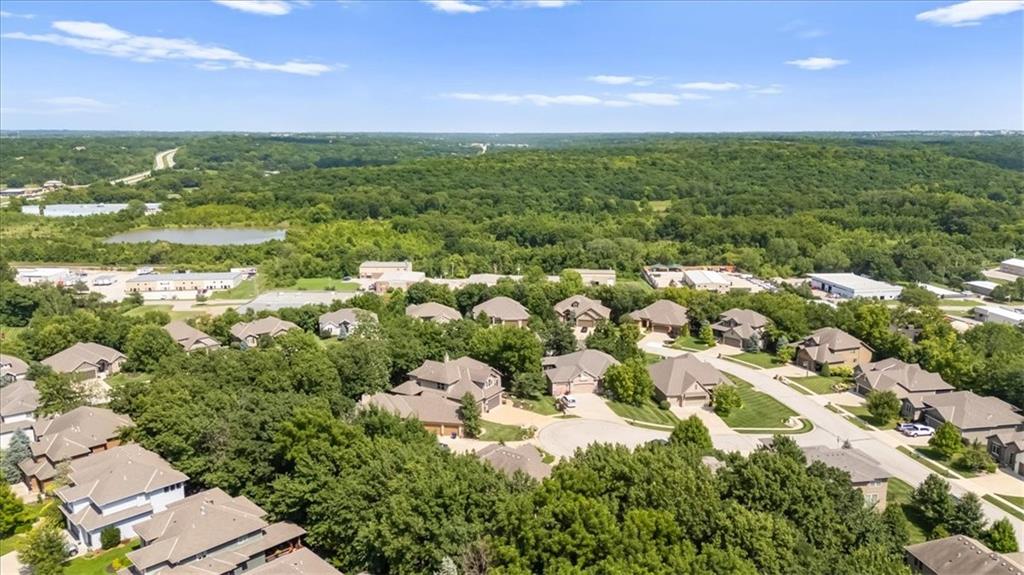6822 Woodstock Ct, Shawnee, KS 66218