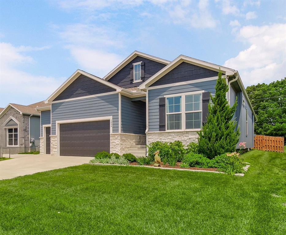 1034 SW Cheshire Dr, Lee's Summit, MO 64083