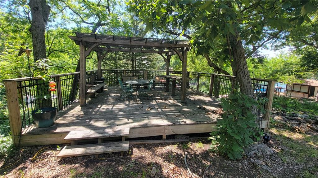 229 E Sugar Lake Dr, Mound City, KS 66056