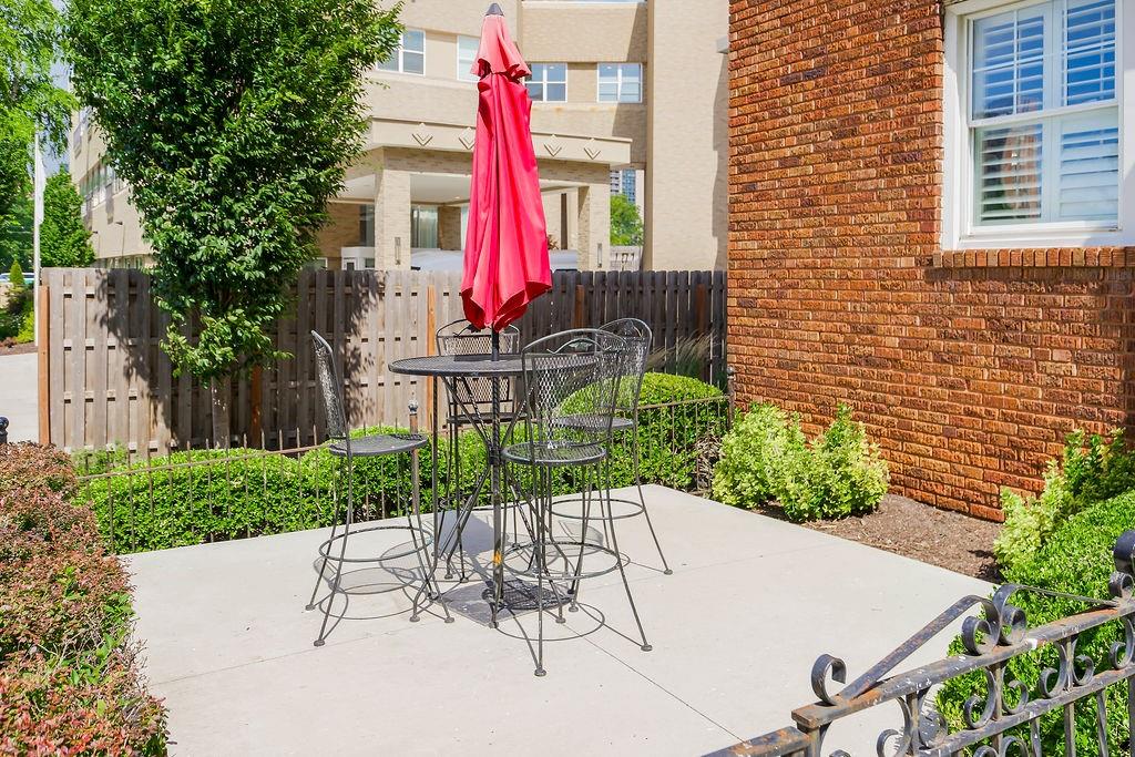 210 E Emanuel Cleaver #3e Blvd, Kansas City, MO 64112