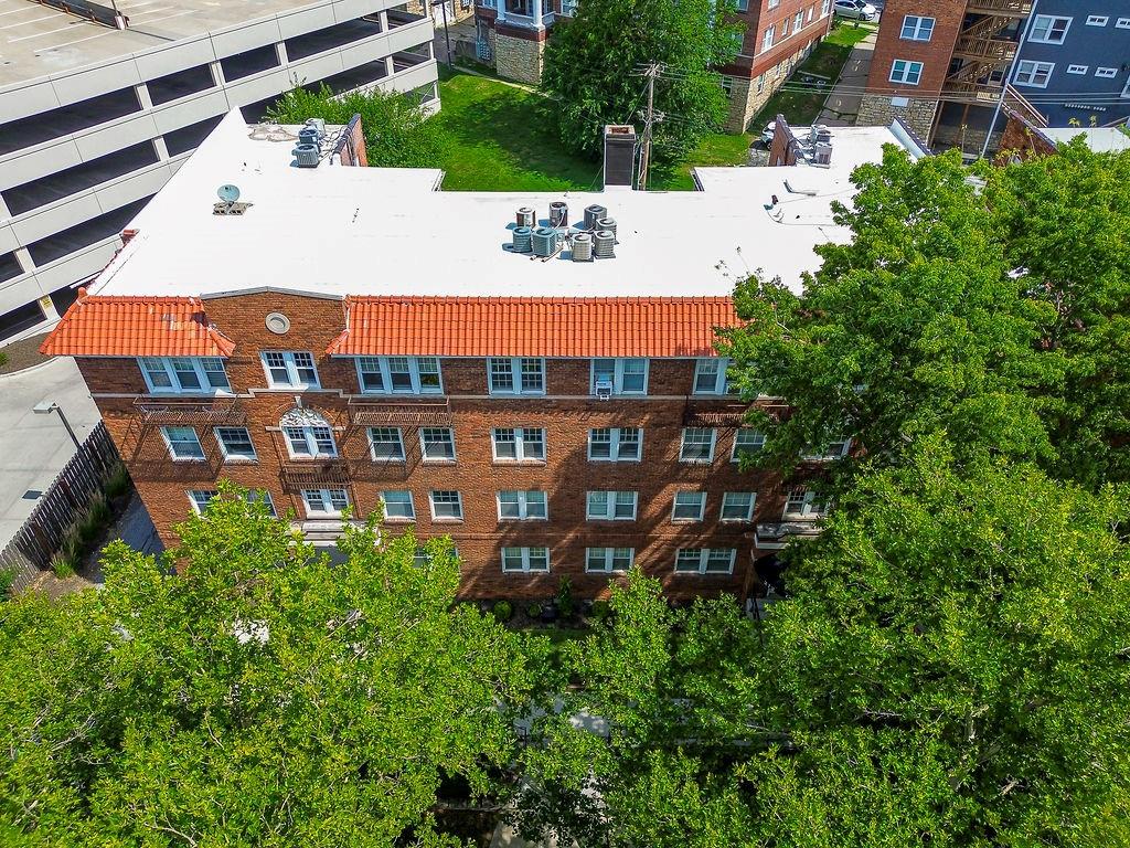 210 E Emanuel Cleaver #3e Blvd, Kansas City, MO 64112