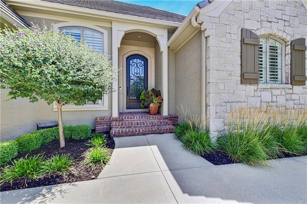 14005 Nicklaus Dr, Overland Park, KS 66223