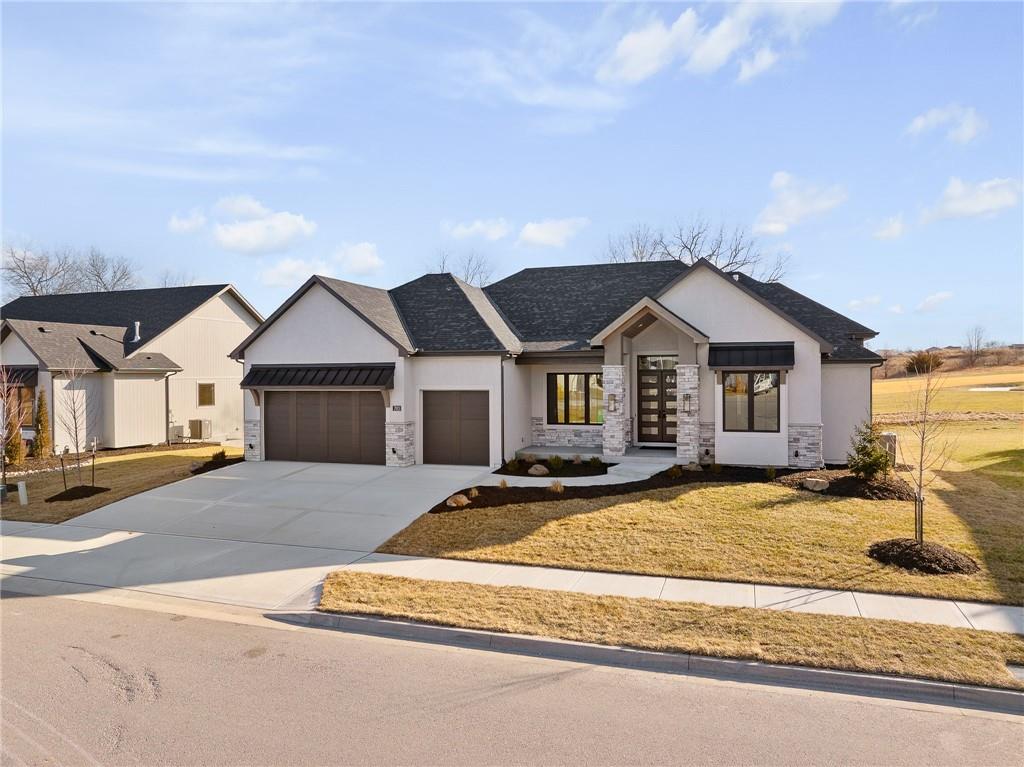 703 Hampstead Dr, Raymore, MO 64083
