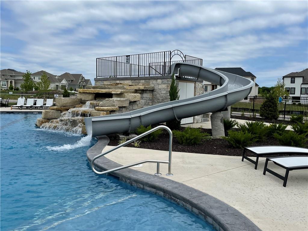 16909 Parkhill St, Overland Park, KS 66221
