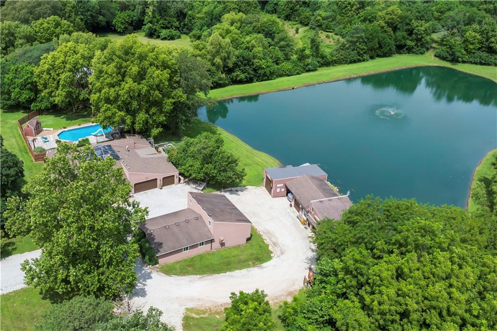 17208 Eisenhower Rd, Leavenworth, KS 66048