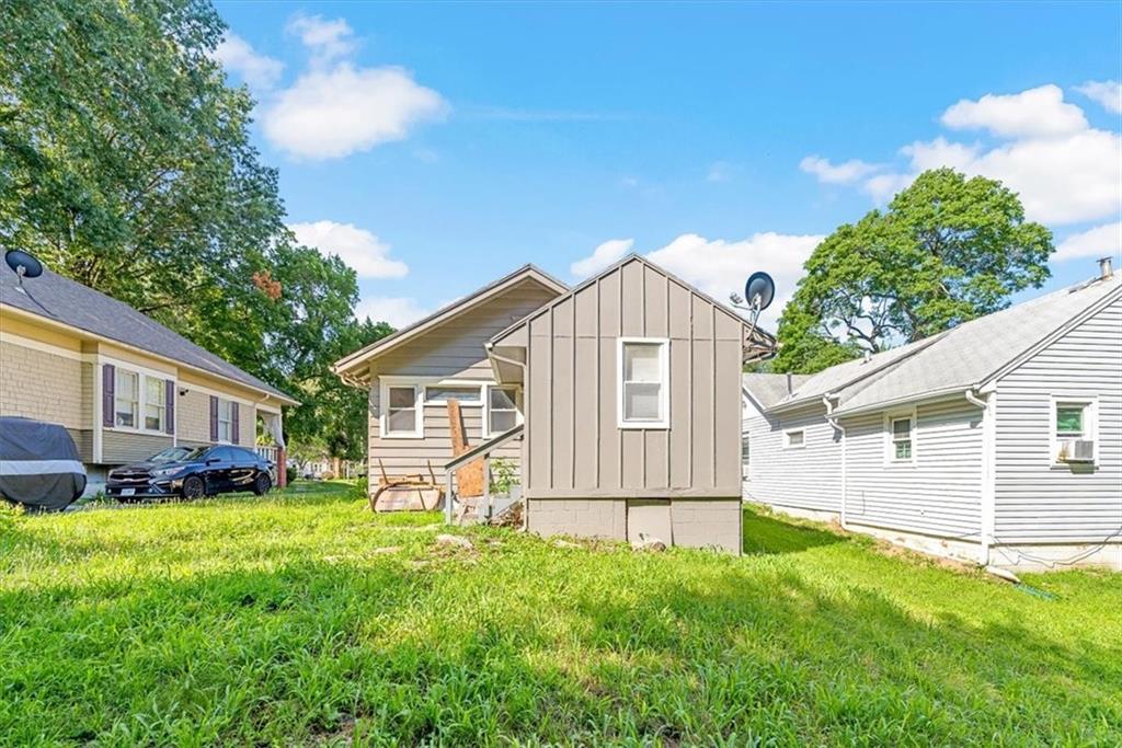 1410 W College St, Independence, MO 64050
