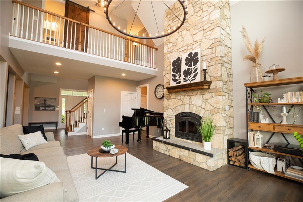 18001 E Hubach Hill Rd, Pleasant Hill, MO 64080
