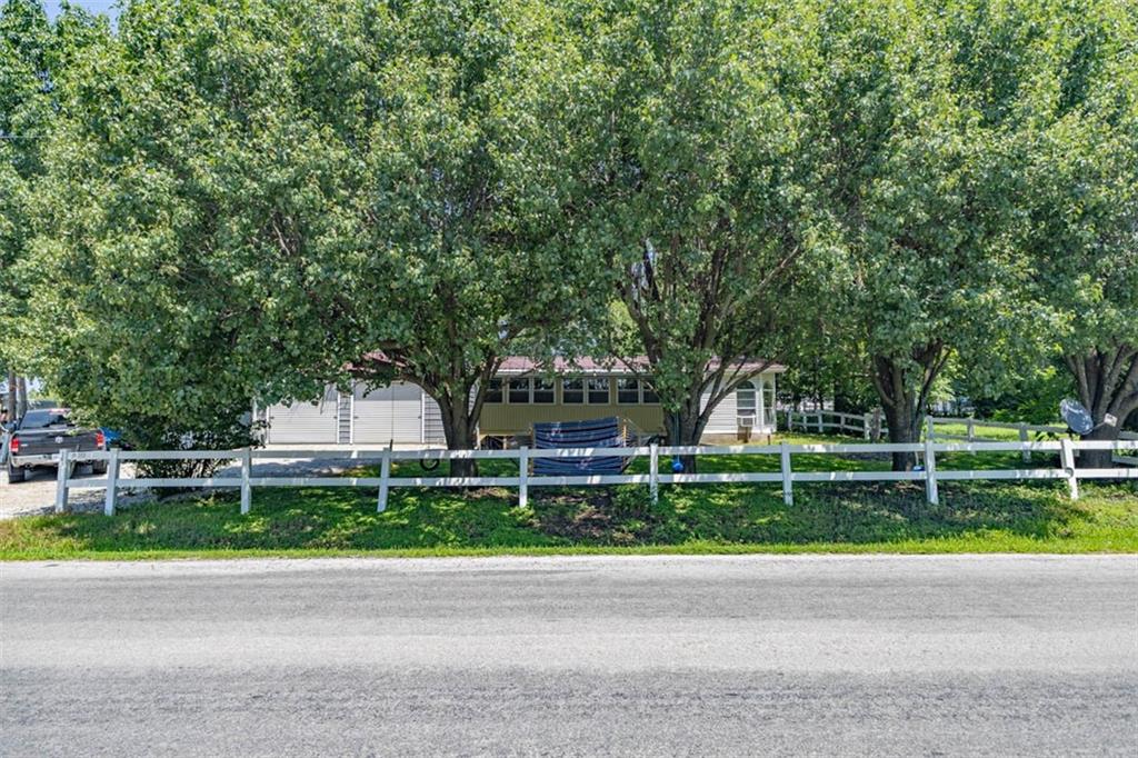 261 N Linn Valley Dr, Linn Valley, KS 66040