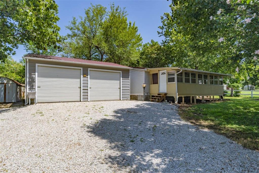 261 N Linn Valley Dr, Linn Valley, KS 66040