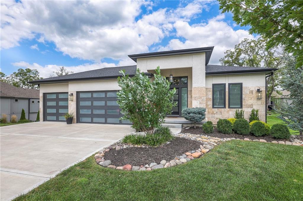 540 South Shore Dr, Lake Winnebago, MO 64034