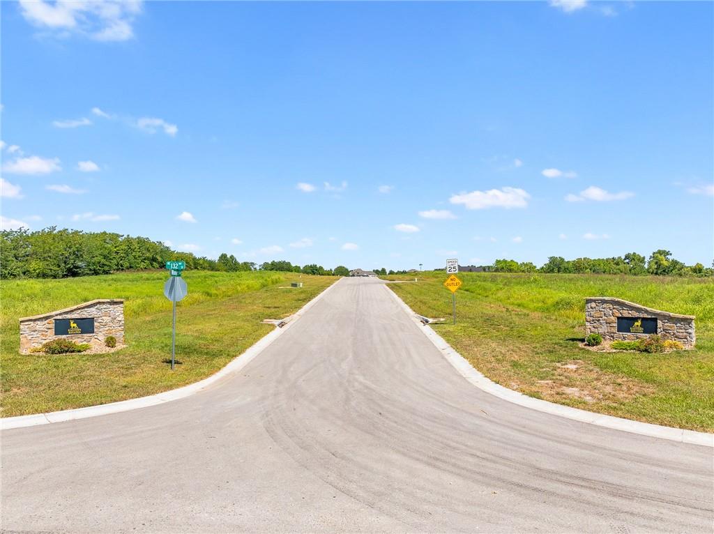 13212 Winner's Cir, Smithville, MO 64089