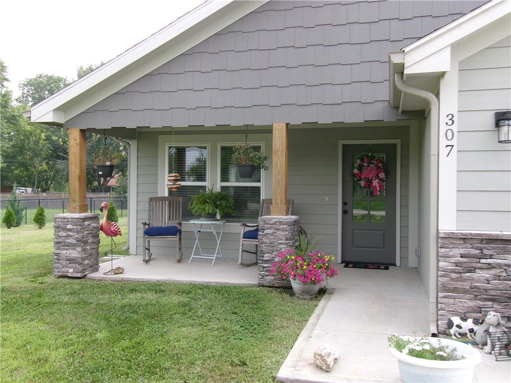 307 W Pacific St, Kingsville, MO 64061