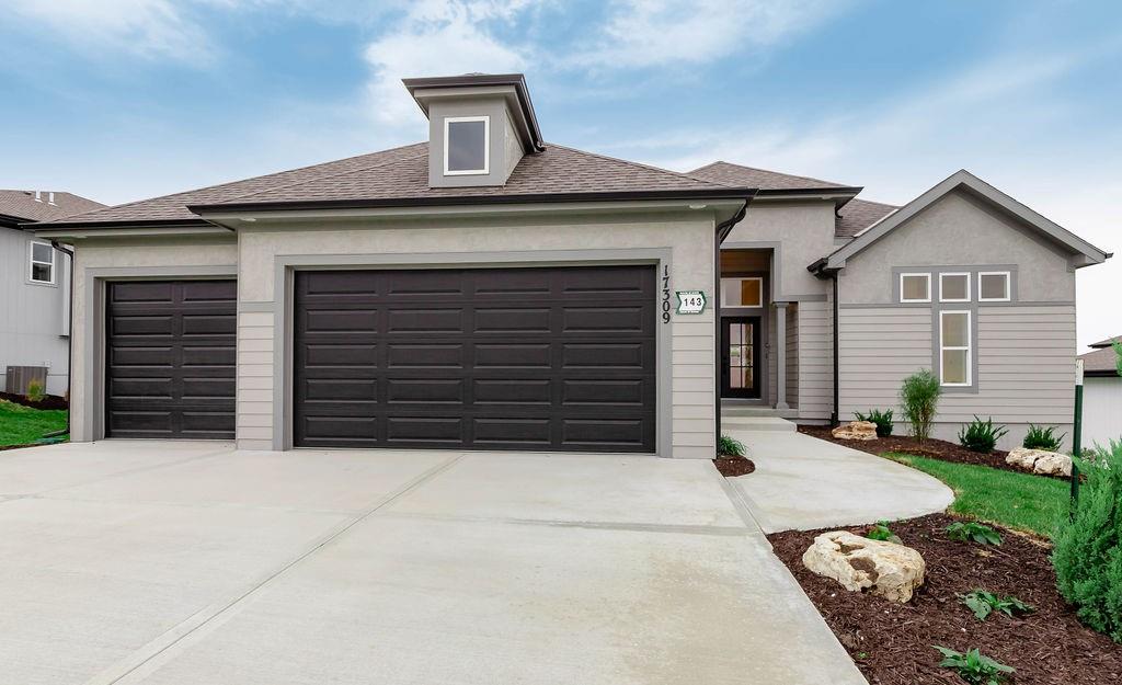 4426 Tee Box Dr, Basehor, KS 66007