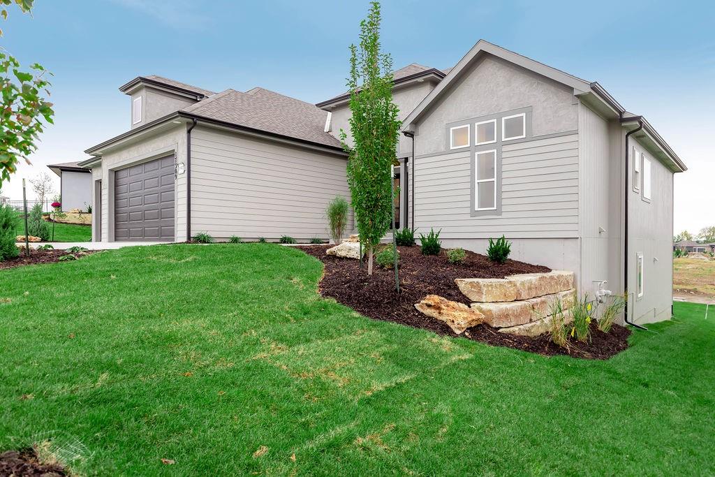 4426 Tee Box Dr, Basehor, KS 66007