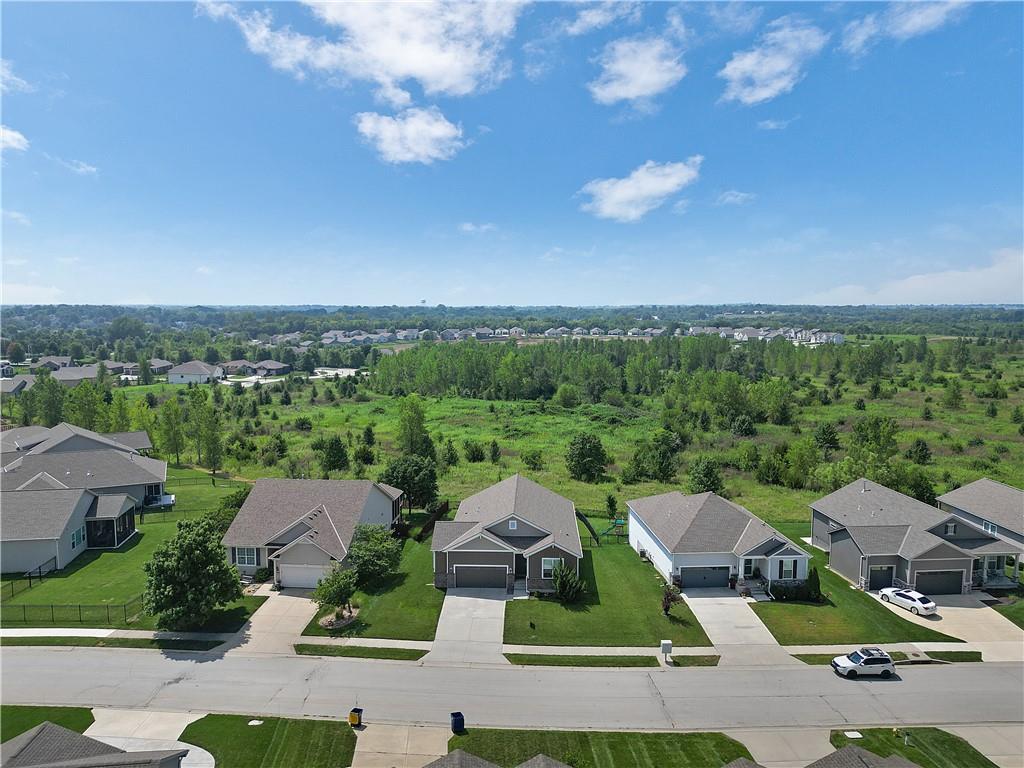 1101 Cheshire Dr, Lee's Summit, MO 64083