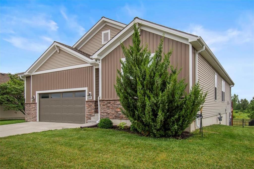1101 Cheshire Dr, Lee's Summit, MO 64083