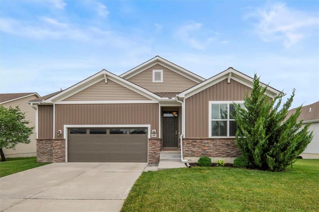 1101 Cheshire Dr, Lee's Summit, MO 64083