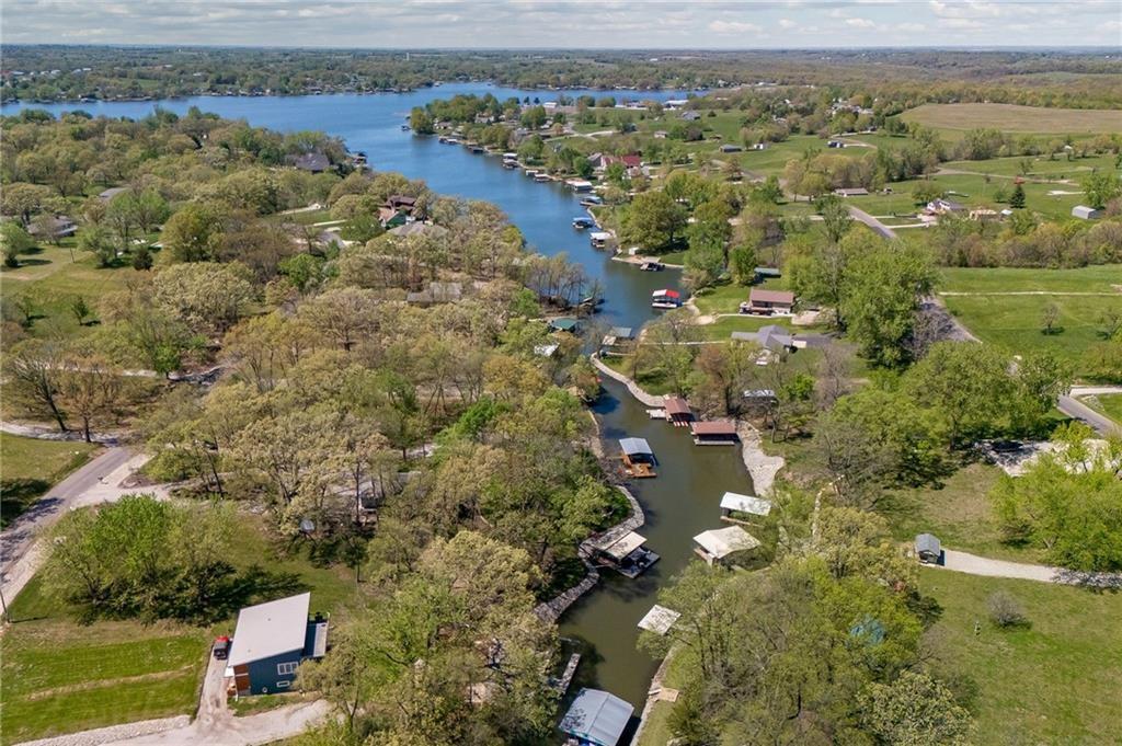 206 Lake Viking Ter, Gallatin, MO 64640