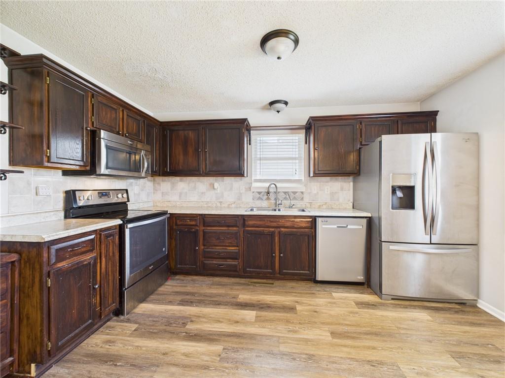 277 NW 50 Rd, Centerview, MO 64019