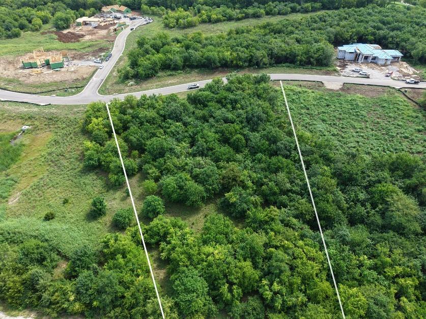 17420 Galloway Dr, Stilwell, KS 66085