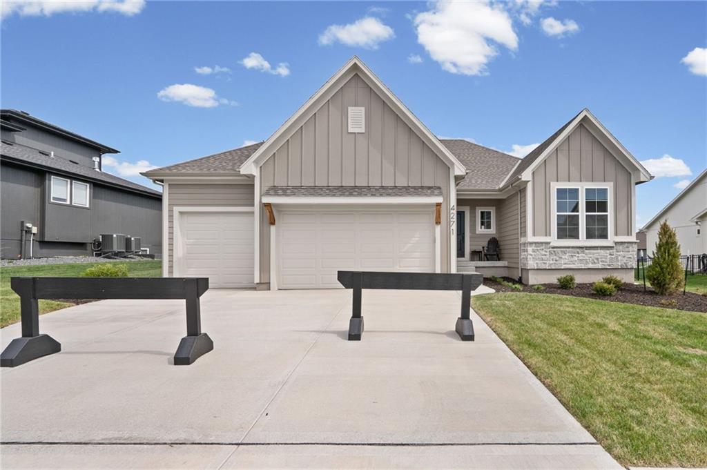 4271 Aspen Dr, Basehor, KS 66007