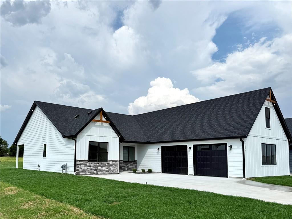 2804 Craftsman Dr, Sedalia, MO 65301