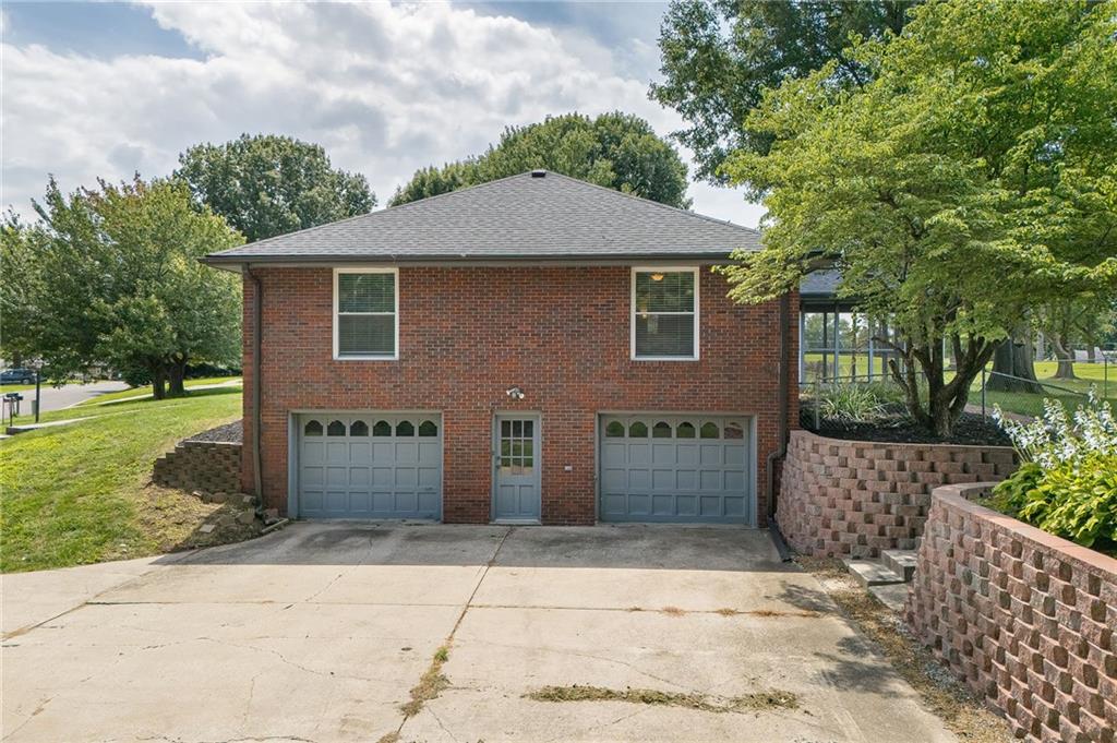 7128 Lundeen Dr, Country Club, MO 64505