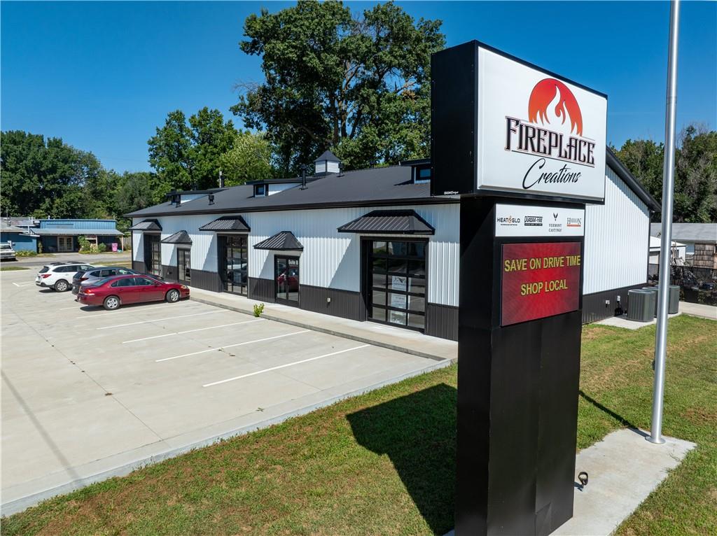 1301 E 4th St, Pittsburg, KS 66762