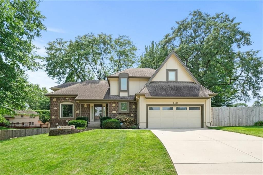 8421 Hawthorne Pl, Raytown, MO 64138