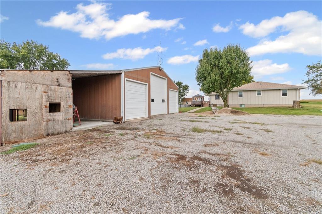 10451 Miners Trail Rd, Higginsville, MO 64037