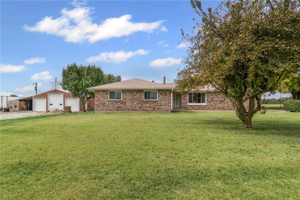 10451 Miners Trail Rd, Higginsville, MO 64037