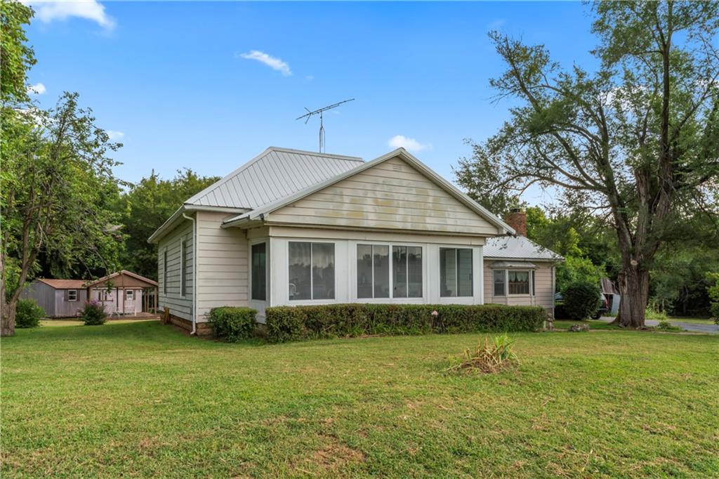 81 SE 500th Rd, Clinton, MO 64735